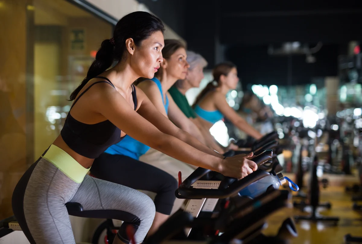 training on bike in spin class at gym